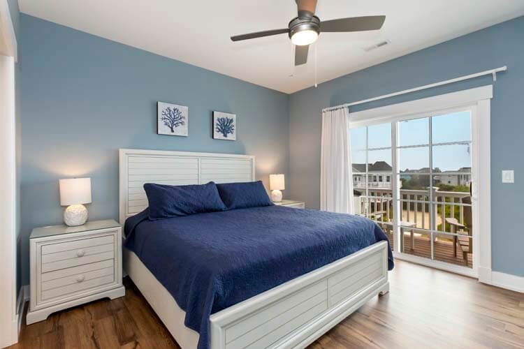 2nd Floor King with Private Bath