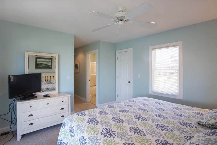 1st Floor King with Private Bath