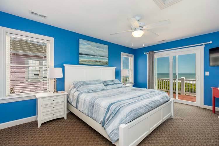 2nd Floor King with Private Bath