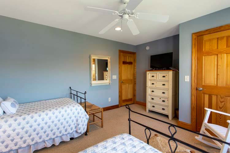 1st Floor Twins Bedroom