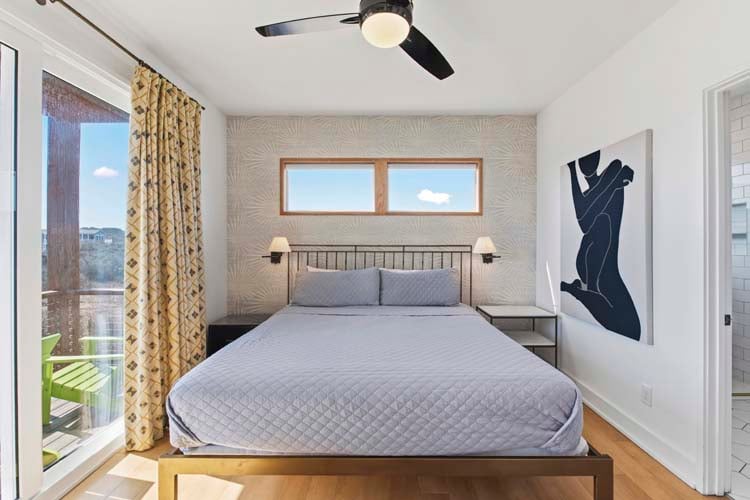 1st Floor King with Private Bath (W)