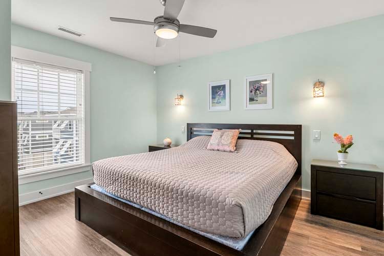 2nd Floor King with Private Bath