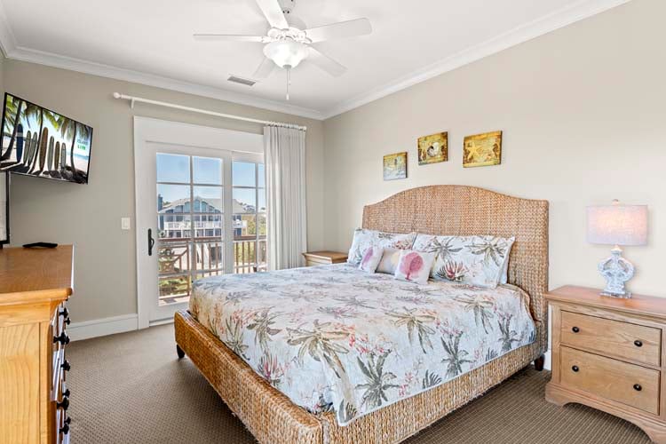 2nd Floor King with Private Bath