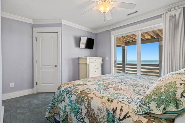 1st Floor King with Private Bath