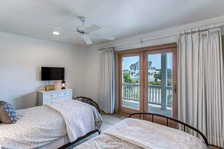 1st Floor Twins Bedroom