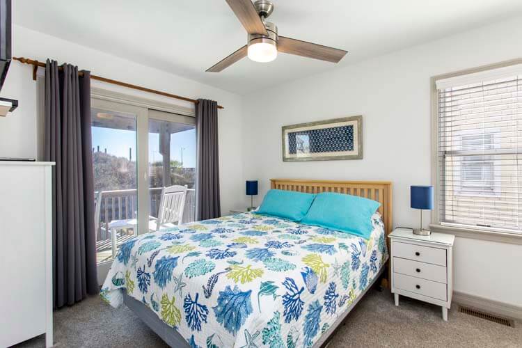 1st Floor Queen with Private Bath
