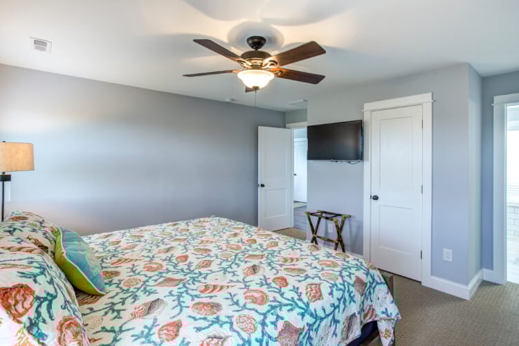 2nd Floor King with Private Bath