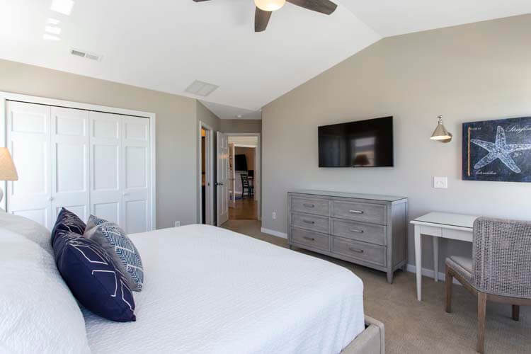 2nd Floor King with Private Bath