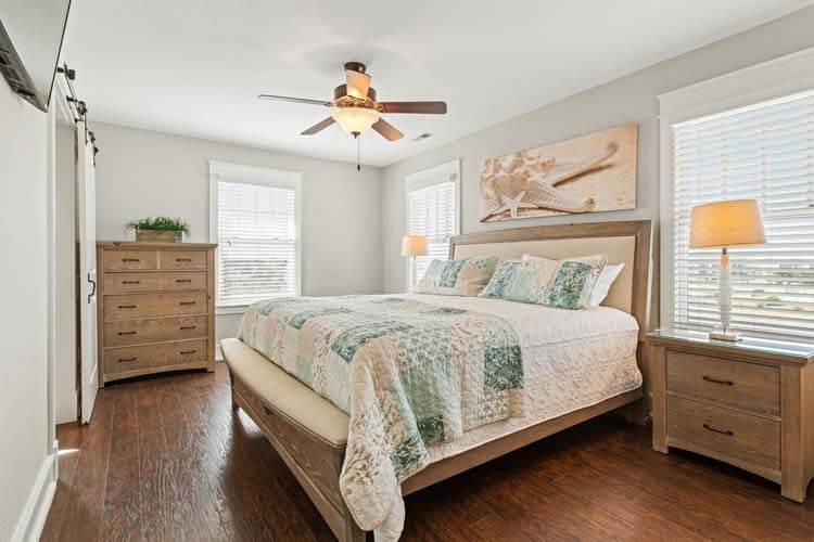 2nd Floor King with Private Bath