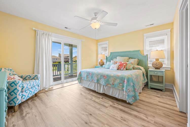 1st Floor King with Private Bath