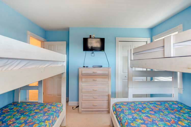 1st Floor Pyramid & Twin Bunks Bedroom