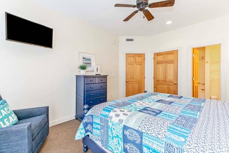 1st Floor King with Private Bath