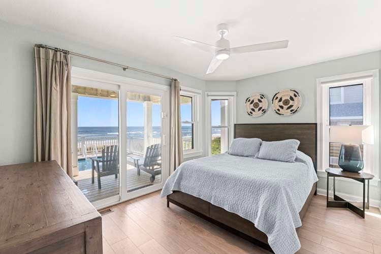 1st Floor Queen Bedroom