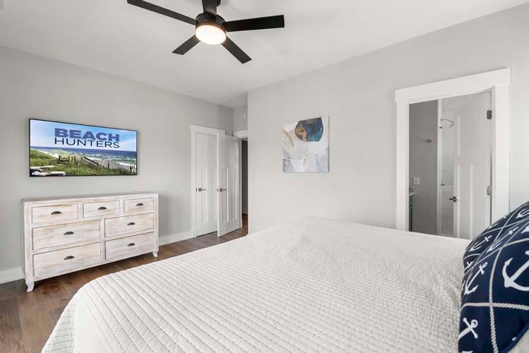 1st Floor King with Private Bath