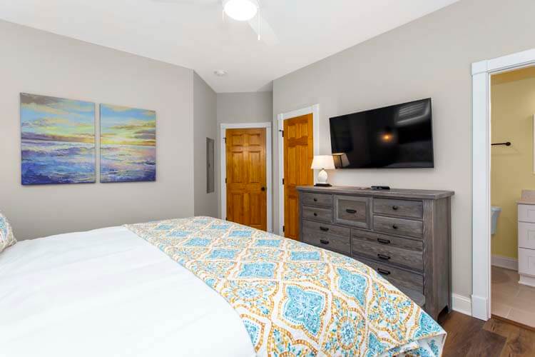 1st Floor King with Private Bath