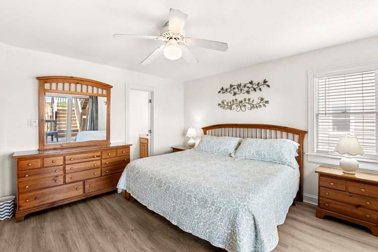 1st Floor King with Private Bath