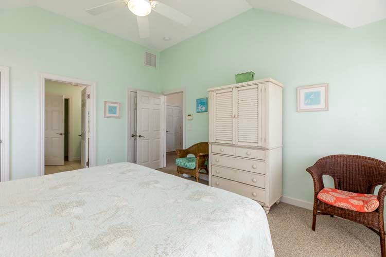 2nd Floor King with Private Bath