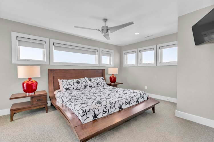 2nd Floor King with Private Bath