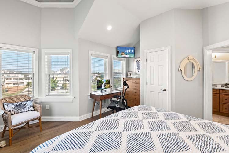 2nd Floor King with Private Bath