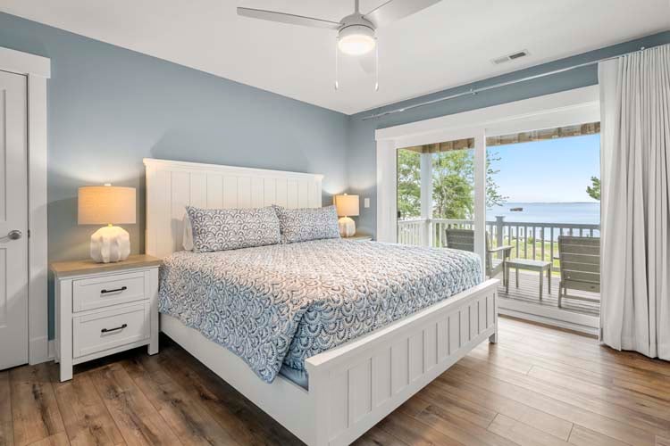 1st Floor King with Private Bath