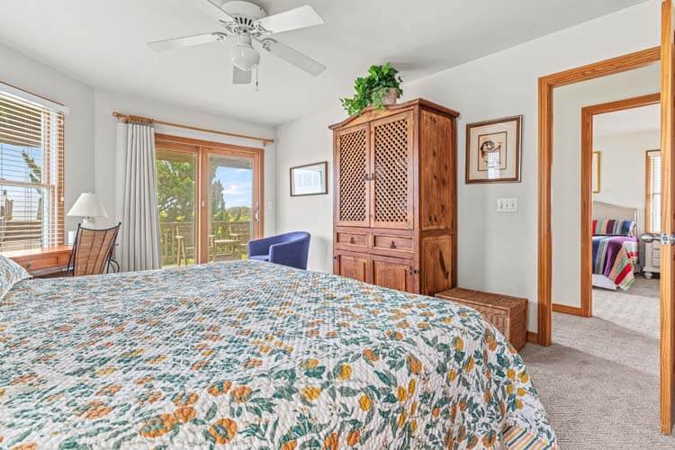 1st Floor King with Private Bath