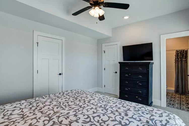 1st Floor King with Private Bath