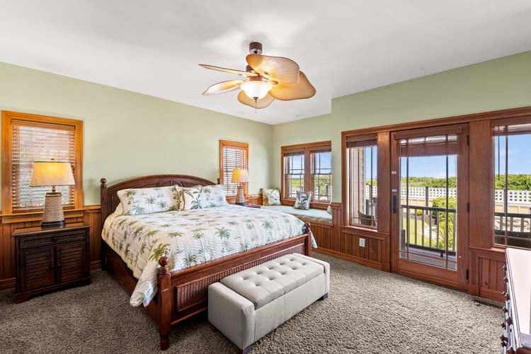 1st Floor King with Private Bath