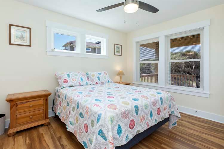 1st Floor Queen with Private Bath