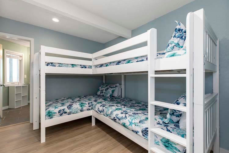 1st Floor Twin Bunks with Shared Bath