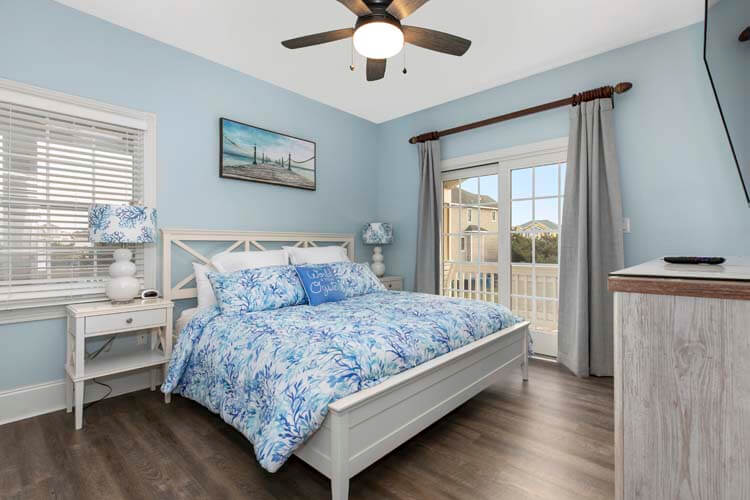 1st Floor King with Private Bath