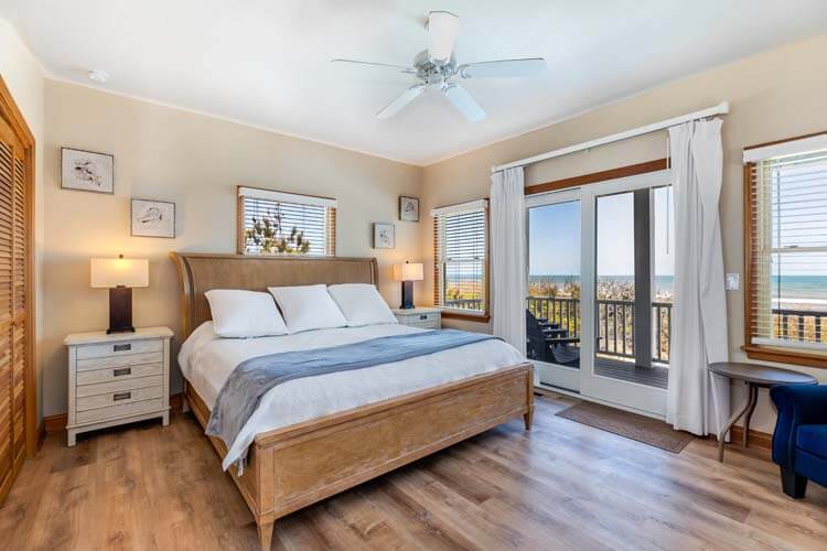 1st Floor King with Private Bath