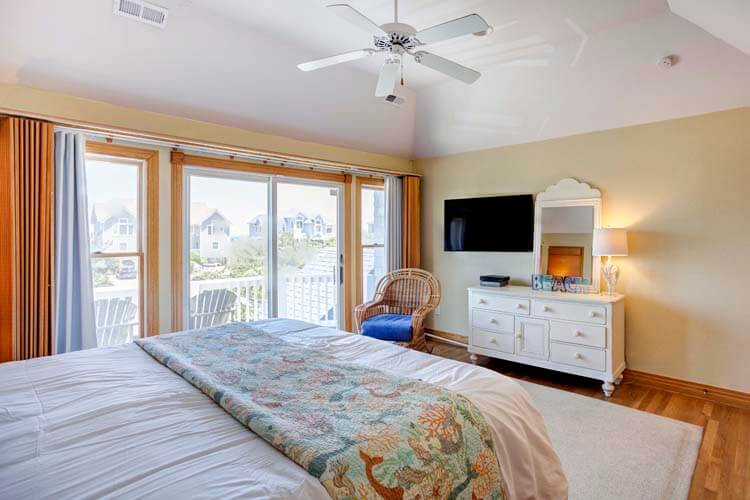 2nd Floor King with Private Bath