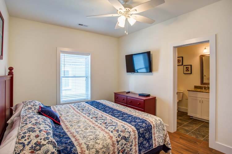 Ground Floor King with Private Bath