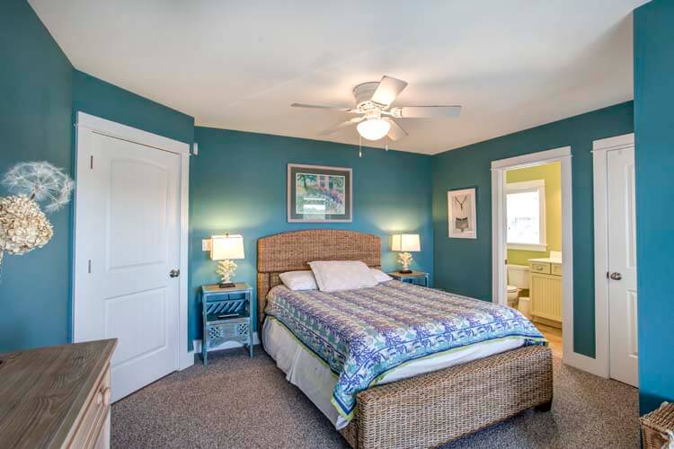 1st Floor Queen with Private Bath