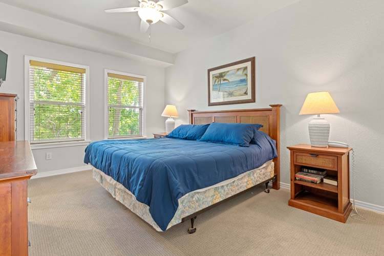 1st Floor King with Private Bath