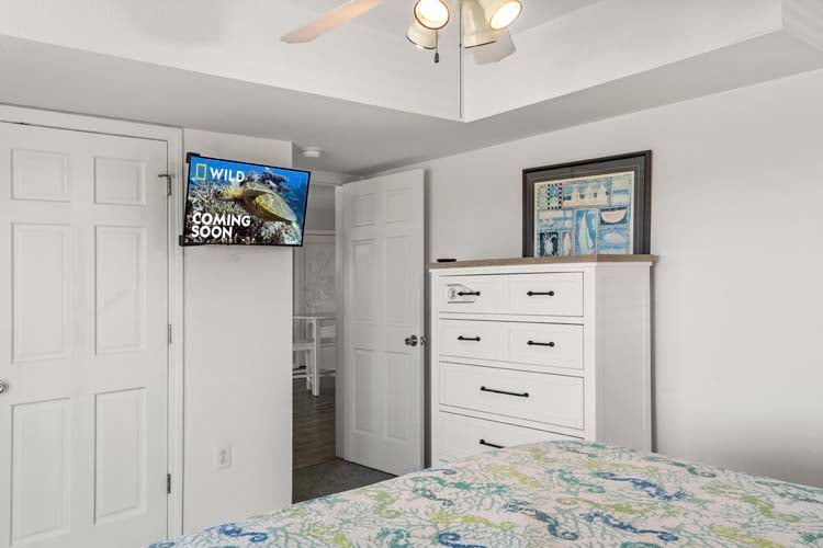 1st Floor King with Private Bath