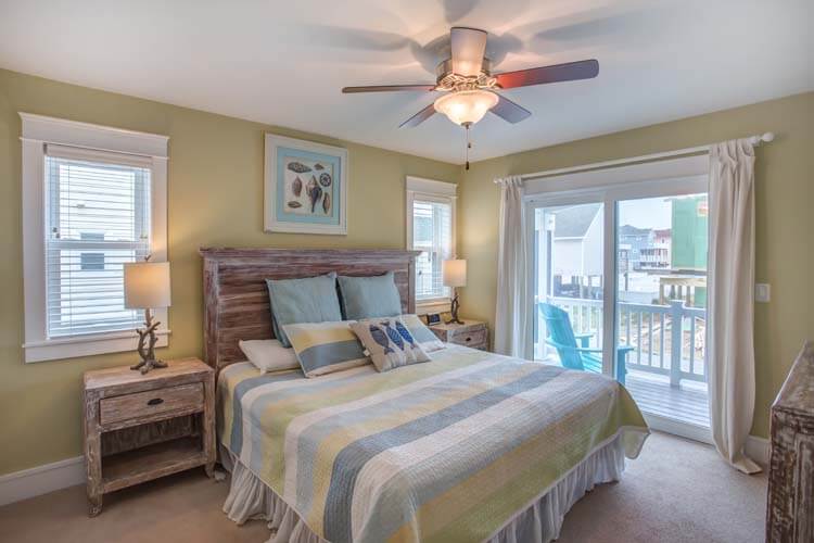 1st Floor King with Private Bath