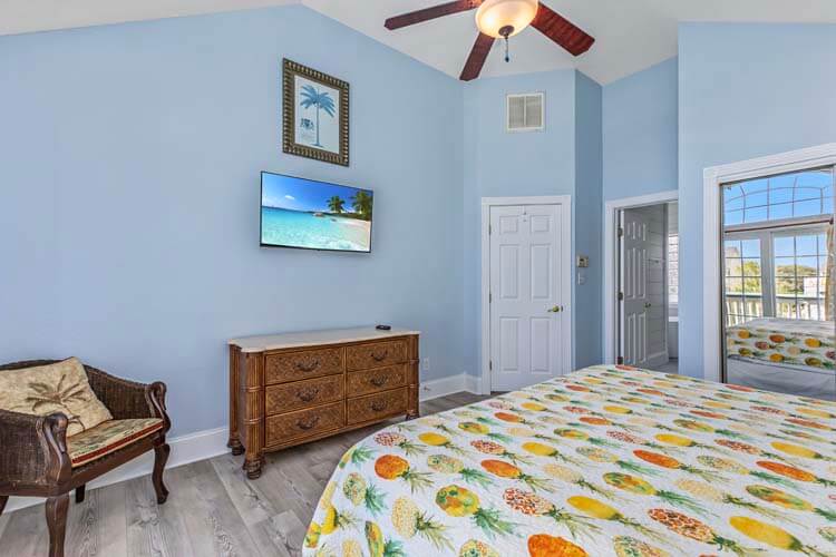 2nd Floor King with Private Bath