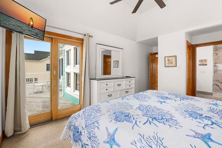 2nd Floor King with Private Bath