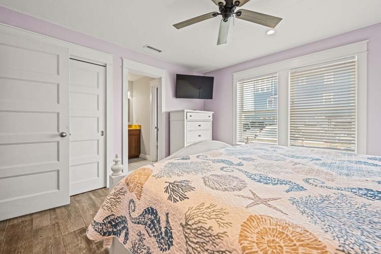 Ground Floor King with Private Bath (14)