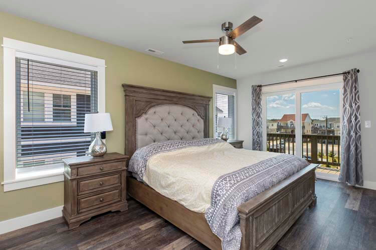 2nd Floor King with Private Bath