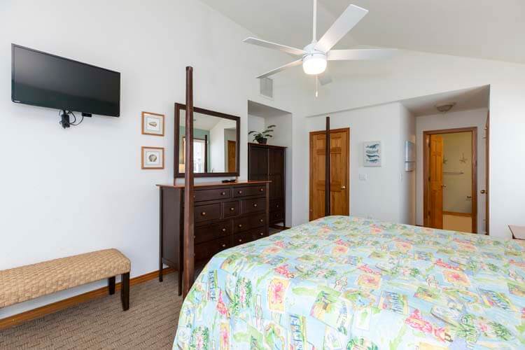 2nd Floor King with Private Bath