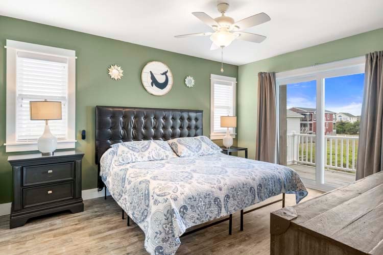 1st Floor King with Private Bath