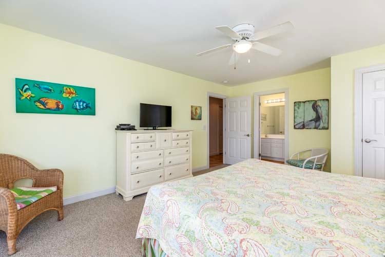 1st Floor King with Private Bath