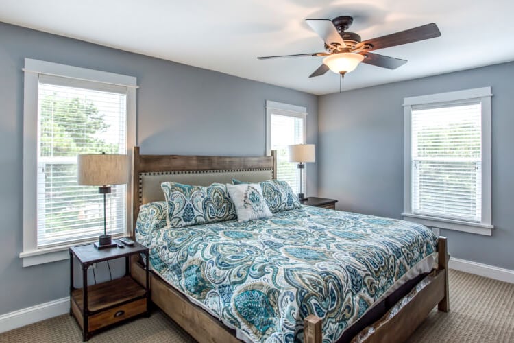 1st Floor King with Private Bath