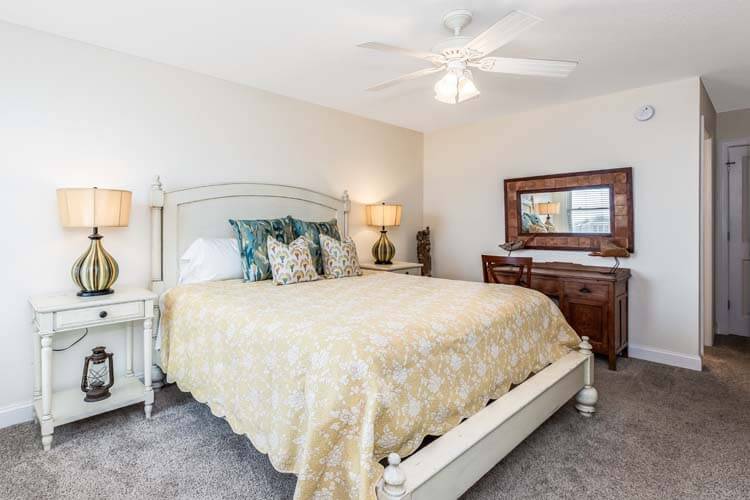 1st Floor King with Private Bath