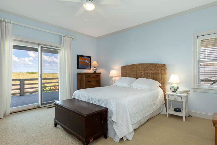1st Floor Queen with Private Bath