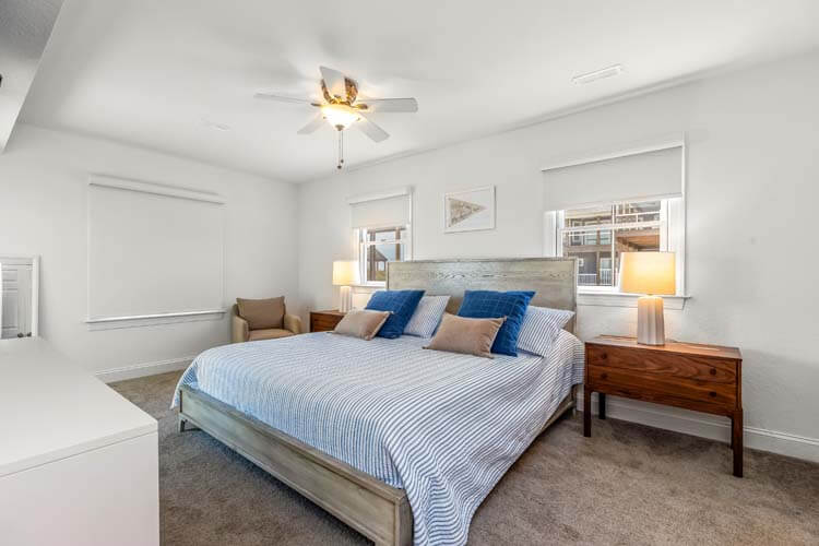 1st Floor King with Private Bath