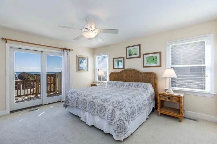 1st Floor King with Private Bath