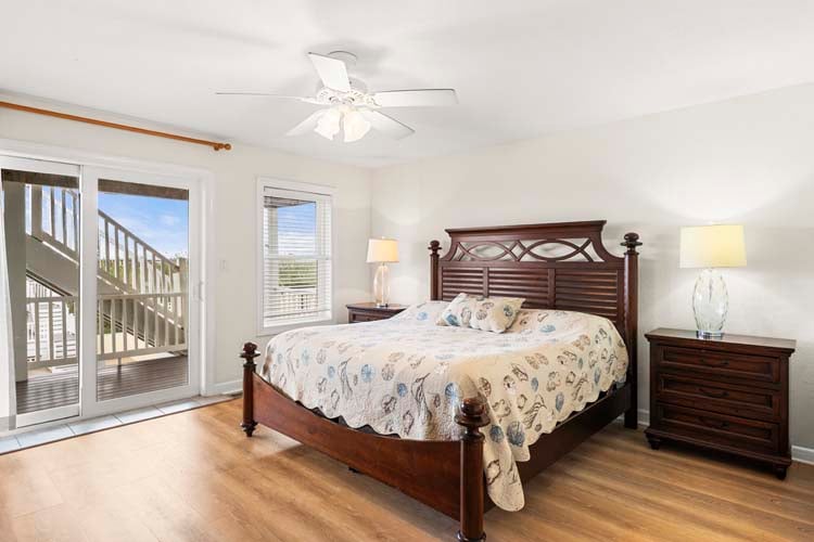 1st Floor King with Private Bath